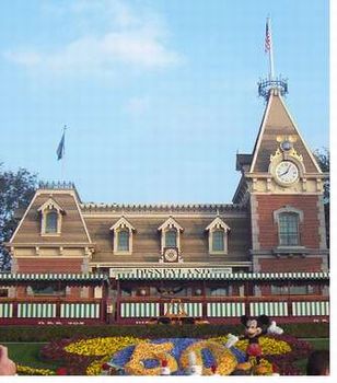 Disneyland photo, from ThemeParkInsider.com